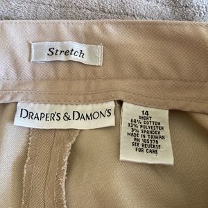 Draper’s & Damons never worn capri with elastic waist and side zipper. Size 14